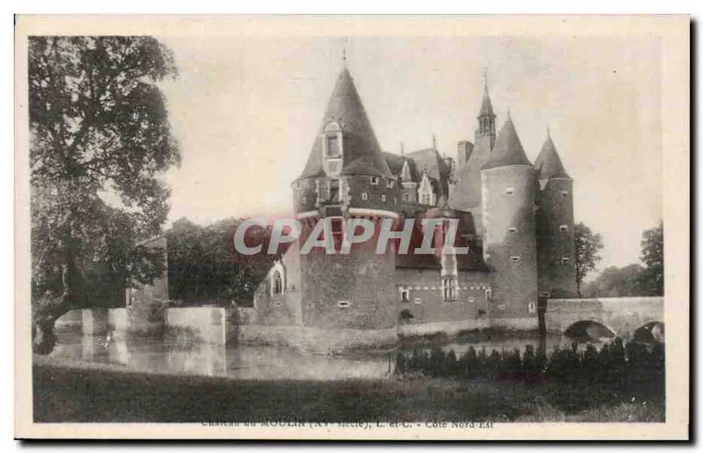 Castelo do MOULIN (século XV) — Vista da Cour Nord-Est — L. & C. Editora - Frente