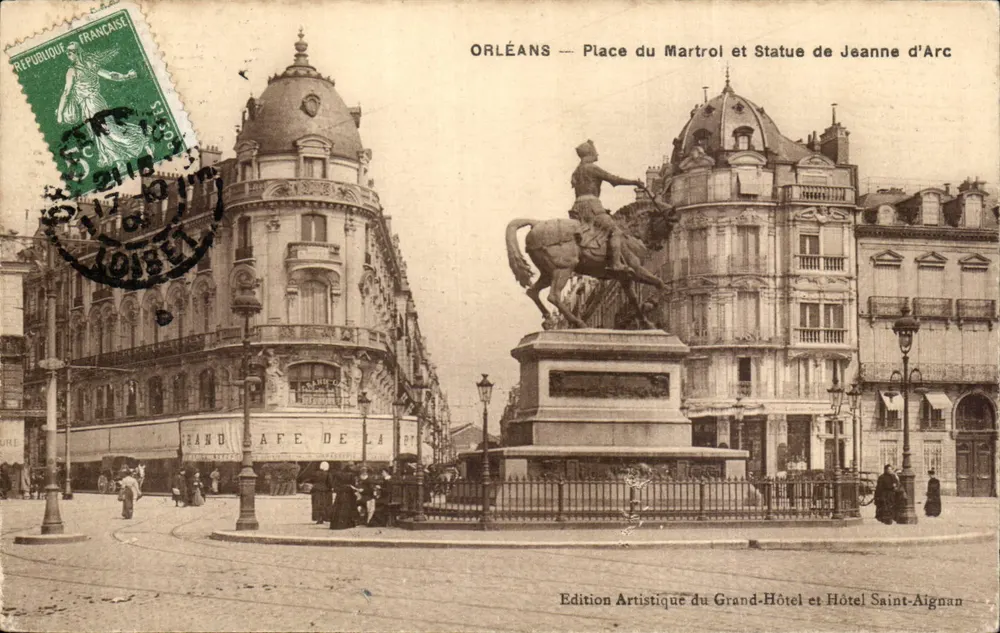 Orléans — Place du Martrol et Statue de Jeanne d'Arc — Edition Artistique du Grand-Hôtel et Hôtel Saint-Aignan - Recto
