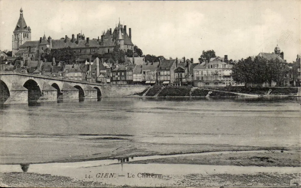 Gien — O Castelo — editor desconhecido, n° 14 - Frente