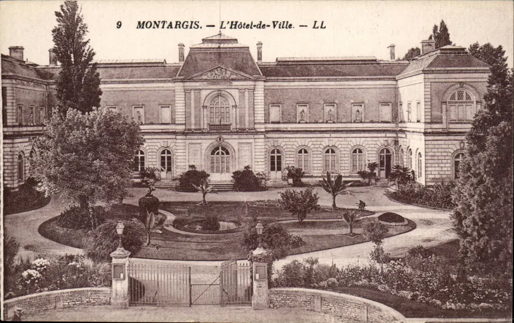Montargis — O Hôtel-de-Ville — LL - Frente