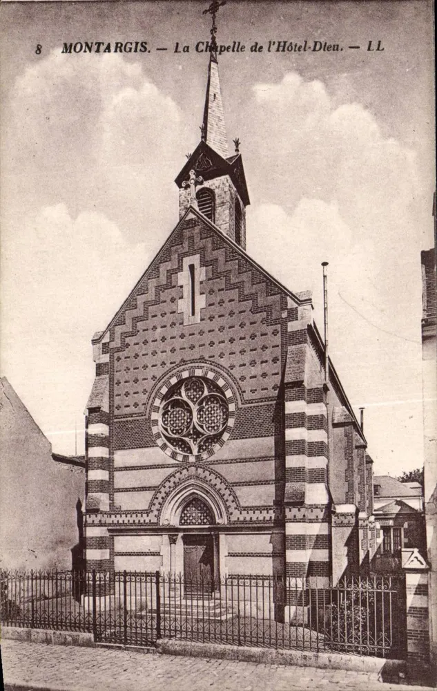 Montargis — Die Kapelle des Hôtel-Dieu — LL - Vorderseite