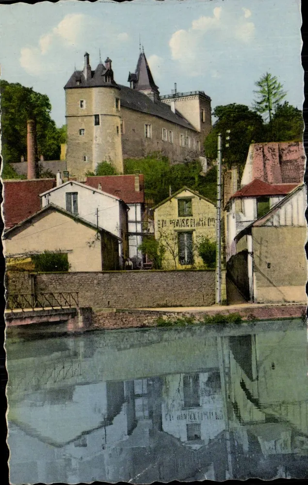 Montargis - O Castelo — vista sobre o rio — editor Des Arts Photomécanique, Paris - Frente