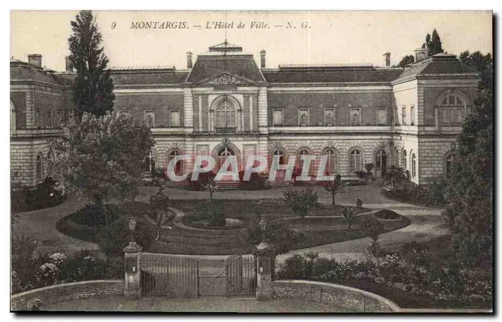 Montargis — O Hotel de Ville — N. G. - Frente