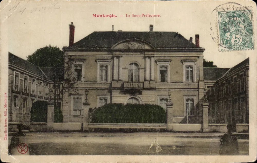 Montargis — A Subprefeitura — Chartier Frères, Montargis - Frente