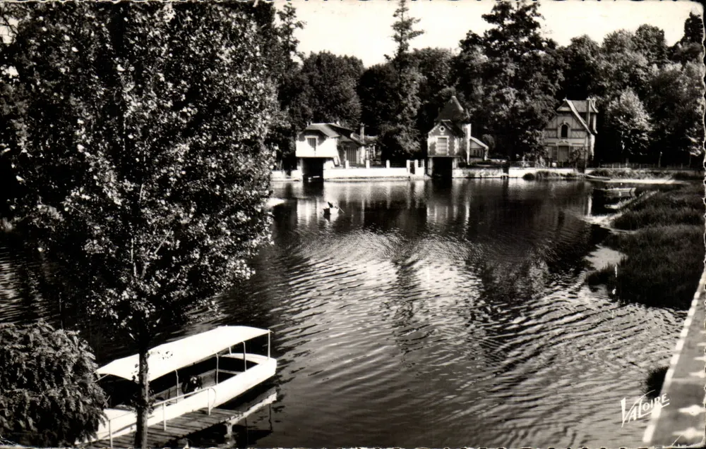 As Maravilhas do Vale do Loire — O Loiret e seus hangares de barcos — Editor Vatoire, n° 415 - Frente