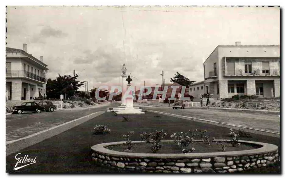 Montalivet-les-Bains — Place du rond-point avec statue — Éditions Charentaises d'Art A. Gilbert - Vorderseite