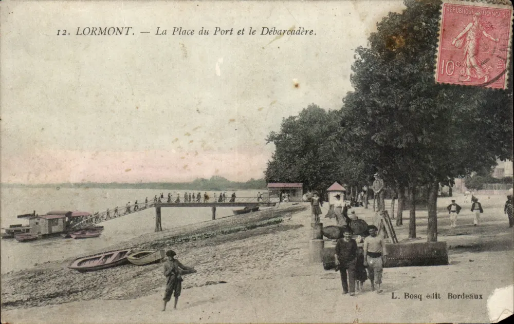 Lormont — La Place du Port et le Débarcadère. — L. Bosq édit Bordeaux - Vorderseite