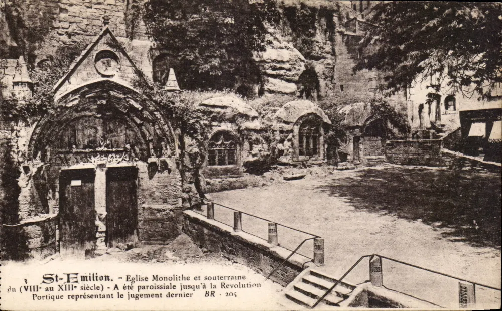 St-Emilion - Monolithische und unterirdische Kirche vom 8. bis 13. Jahrhundert - Portikus, der das letzte Gericht darstellt - Vorderseite