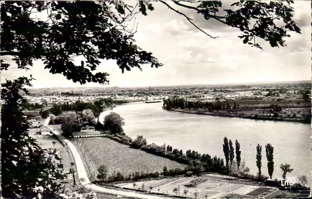 Vista della Dordogne a Libourne — editore Trio - Recto