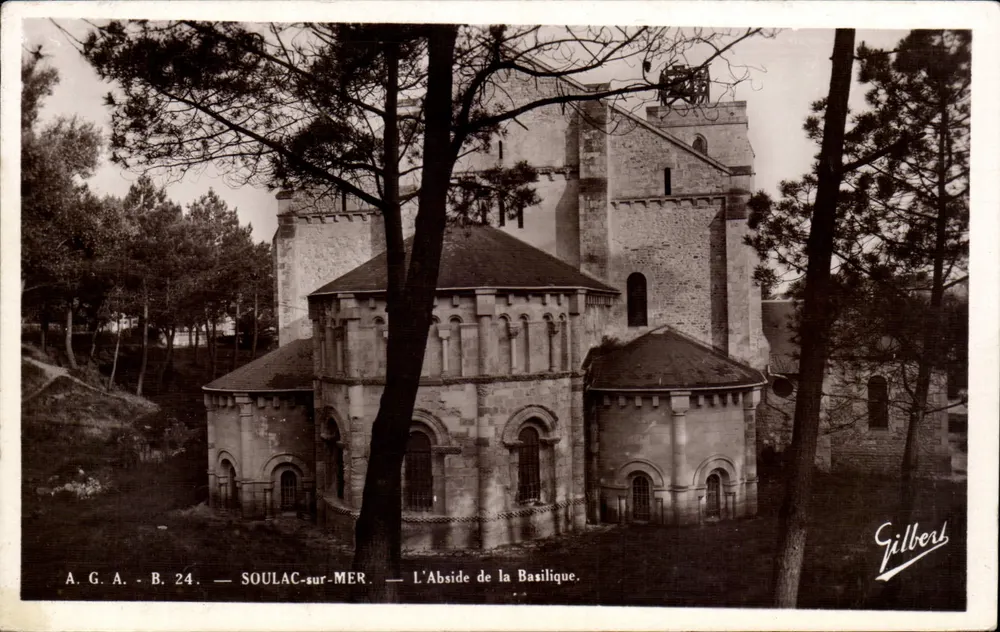 SOULAC-sur-MER — A Abside da Basílica — Edição A. Gilbert, n° B. 24 - Frente