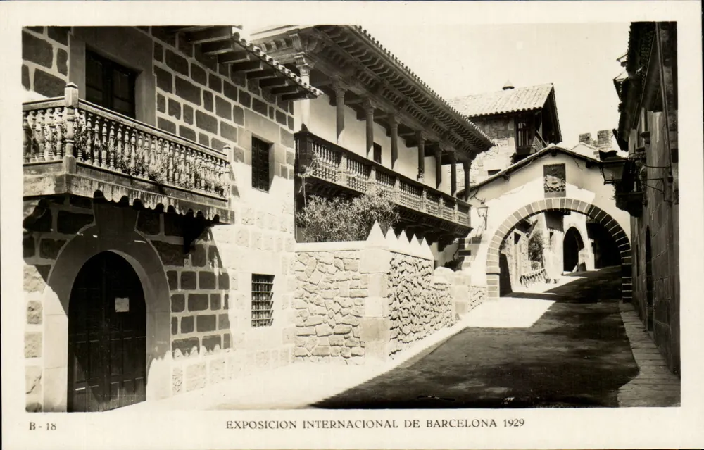 Pueblo Español — Calle de Caballeros — Internationale Ausstellung von Barcelona 1929 — Editorial Fotográfica, B-18 - Vorderseite