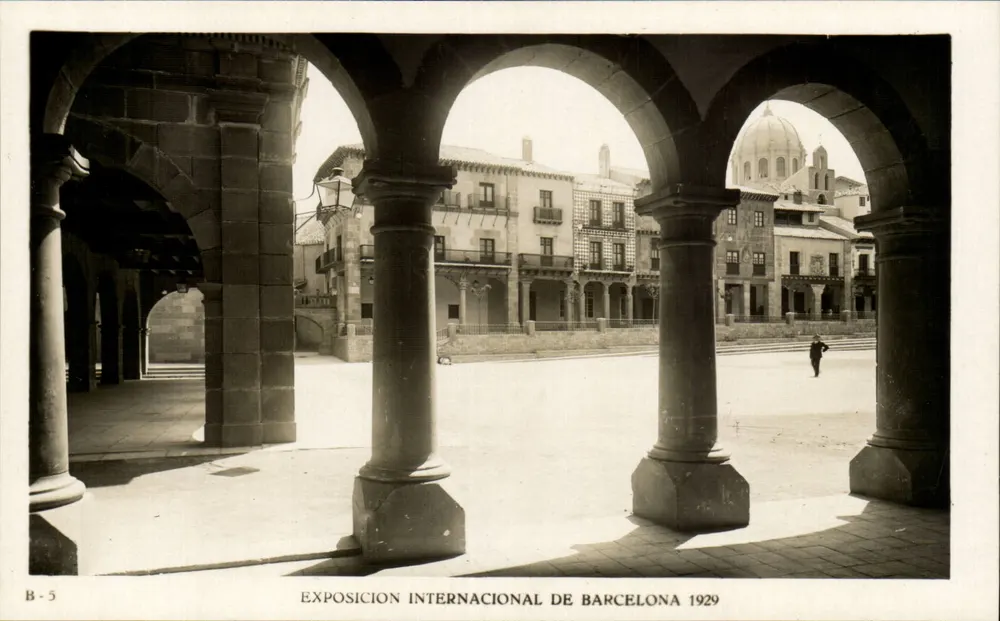 Plaza Mayor — Ansicht von den Arcaden — Verlag J. B. (B-5) - Vorderseite