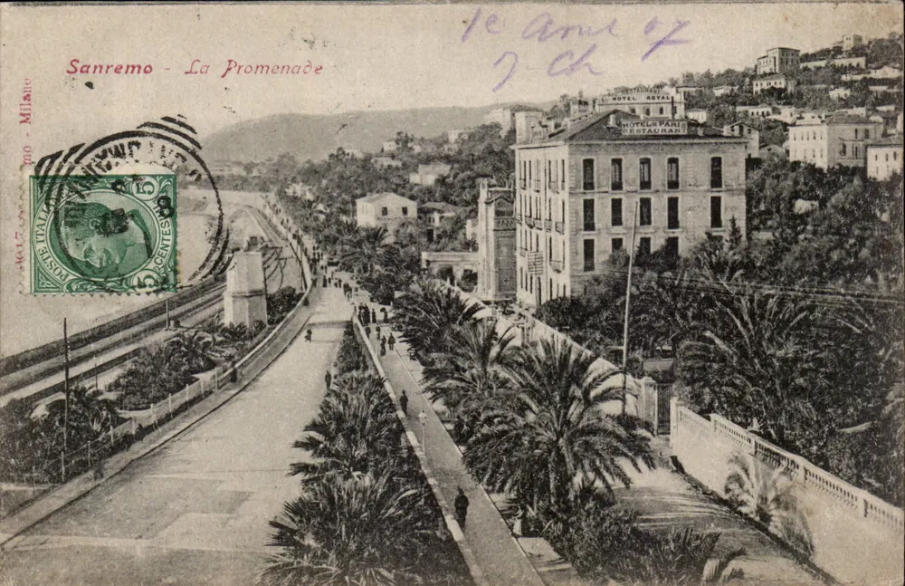 Sanremo - Die Promenade — Ansicht der Promenade, gesäumt von Palmen mit dem Hôtel Paris Restaurant — Verlag Milan - Vorderseite