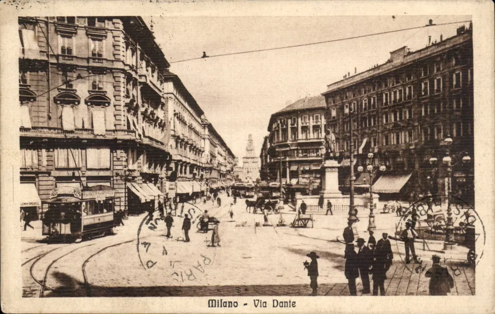 Mailand - Via Dante — Stadtbild mit Straßenbahn und Statue — unbekannter Verleger - Vorderseite