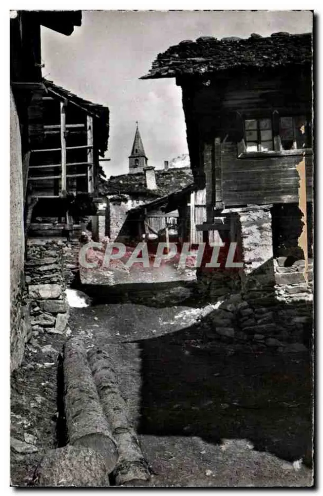 Vercorin s. Sierre — Blick auf eine Straße mit Kirche im Hintergrund — Foto. Klopfenstein, Schweiz - Vorderseite
