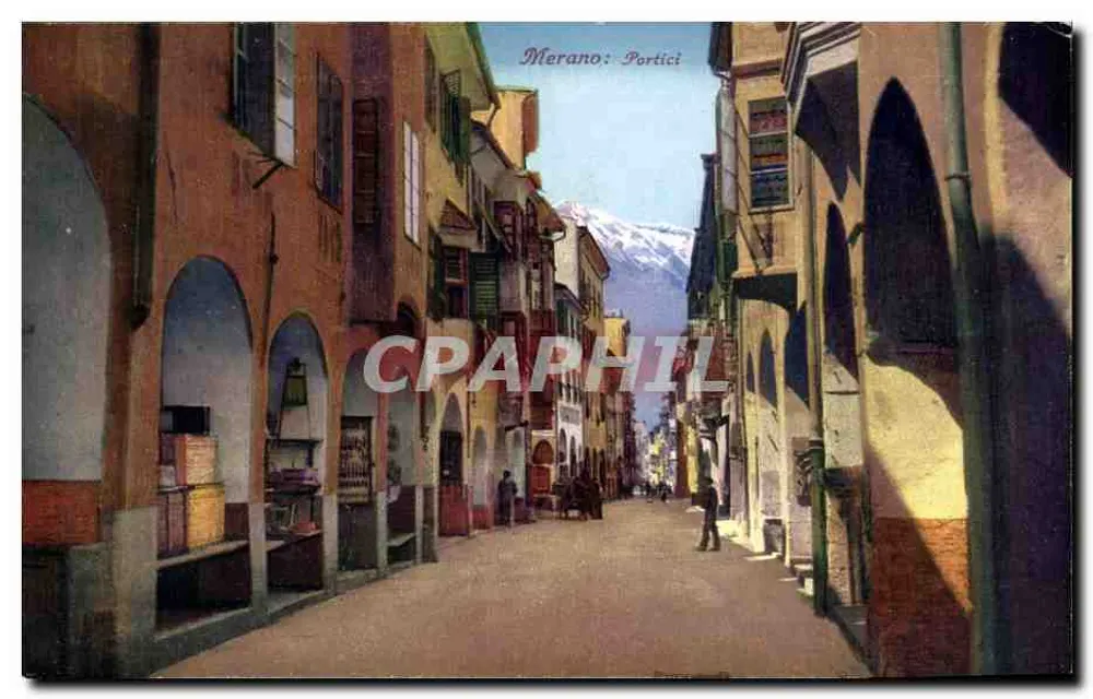Merano: Portici — Straßenszene mit Arkaden und schneebedecktem Berg — unbekannter Verlag - Vorderseite