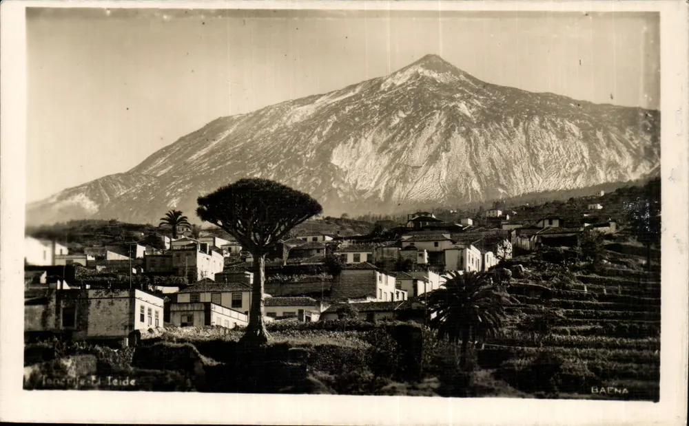 Tenerife - El Teide — uitzicht op het dorp met een draak — uitgever BAPNA - Voorkant