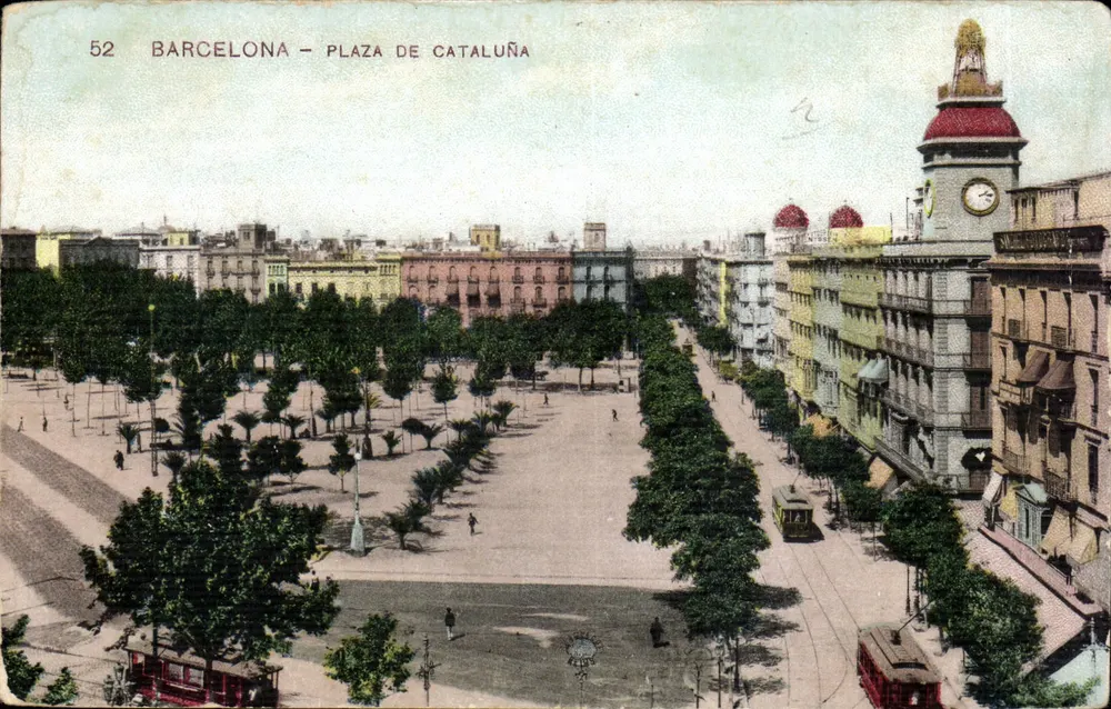 Barcelona - Plaza de Cataluña — Panoramablick mit Straßenbahn und Uhr — Verlag Union Postal Universal, n°52 - Vorderseite