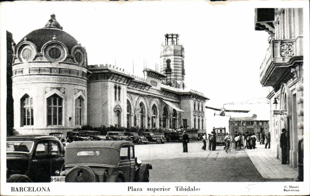 Plaza superior Tibidabo — Barcelona — C. Mauri Barcelona - Vorderseite
