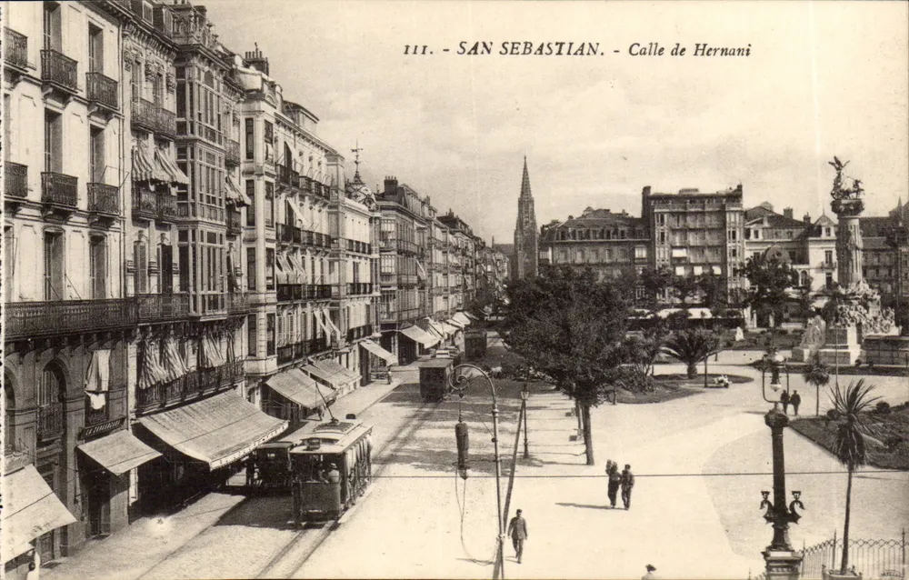 San Sebastián - Calle de Hernani — Ansicht der Plaza mit Straßenbahn und Denkmal — Verlag G. Galar — n° III - Vorderseite