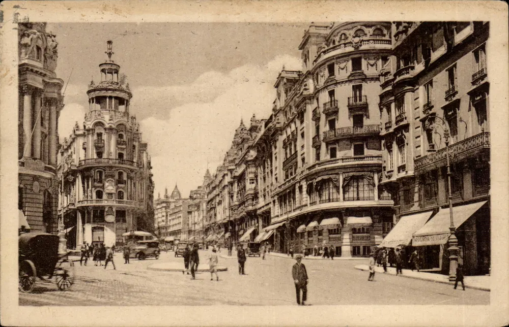 Madrid - Avenida del Conde de Peñalver — Ansicht der Straße mit Gebäuden und Schild 'Galería' — Heliotipia de Galtier - Vorderseite