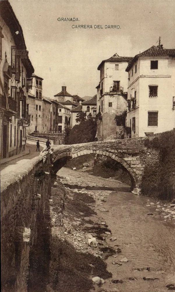 Granada. Carrera del Darro — vista do ponte sobre o rio Darro — editor Fototipia de Hausen y Revert, Madrid - Frente