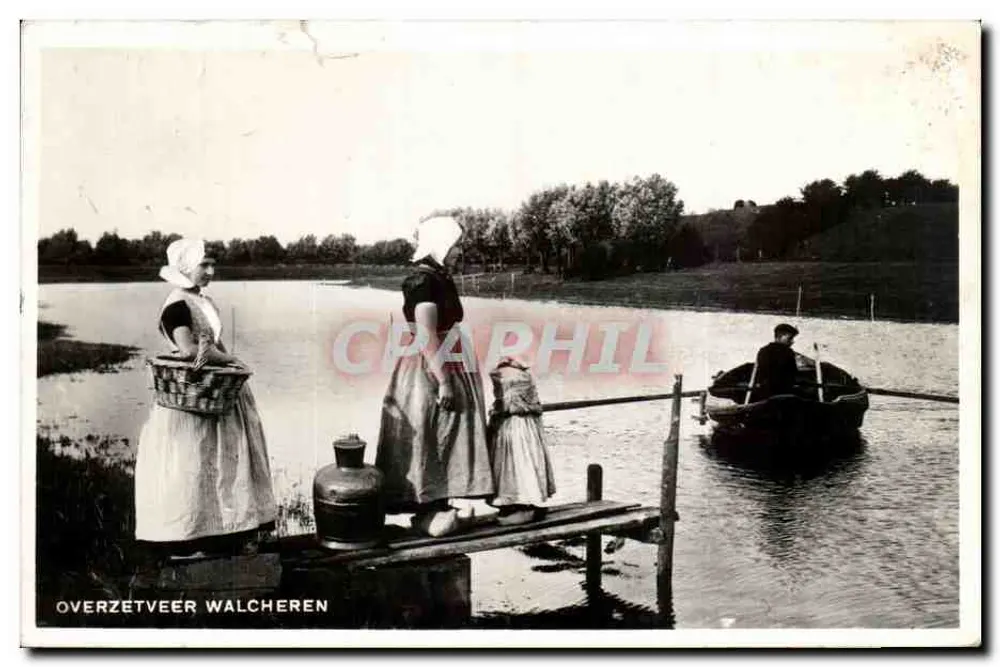Overzetveer Walcheren — scène de quai avec trois femmes et un homme en barque — éditeur D.B.M. 2 - Vorderseite