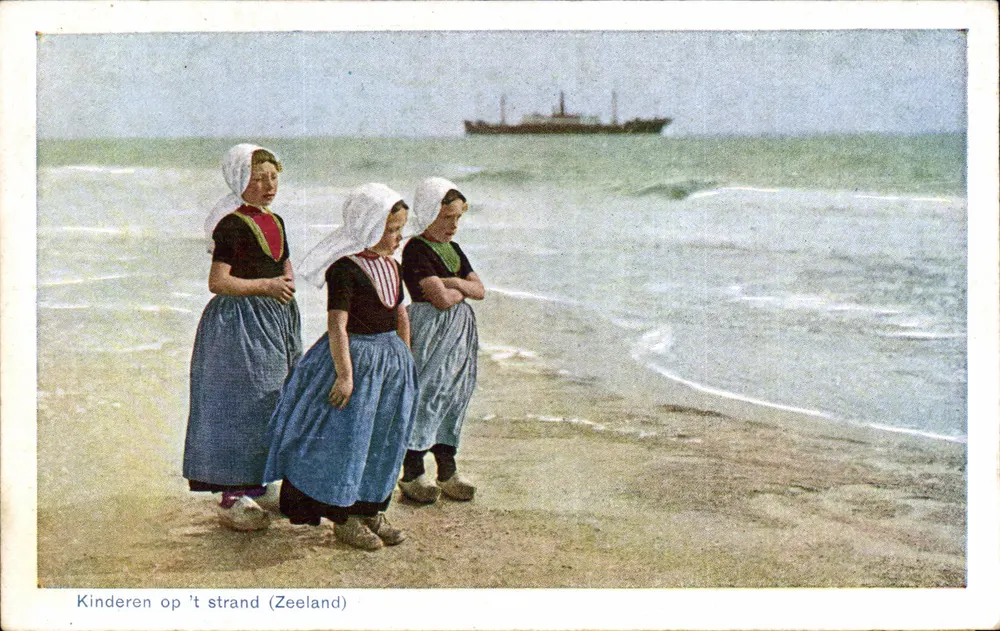 Kinder am Strand (Zeeland) — enfants sur la plage — Verlag D.B.M. 20 - Vorderseite