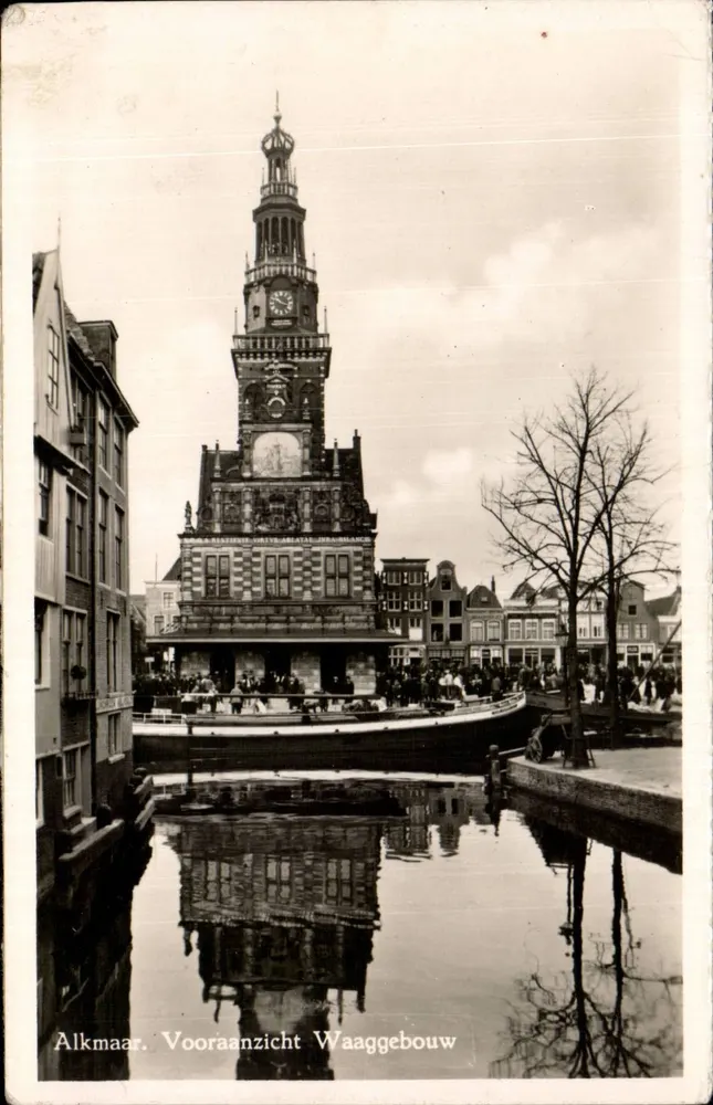 Alkmaar. Vooraanzicht Waaggebouw — Verlag J.W.A. Heuvelsche Alkmaar - Vorderseite