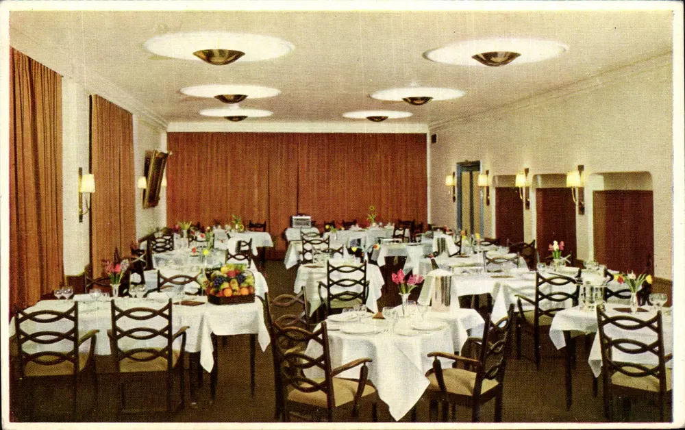 Esszimmer — Hotel-Café-Restaurant "HET WITTE PAARD" — Rotterdam Zuid - Vorderseite