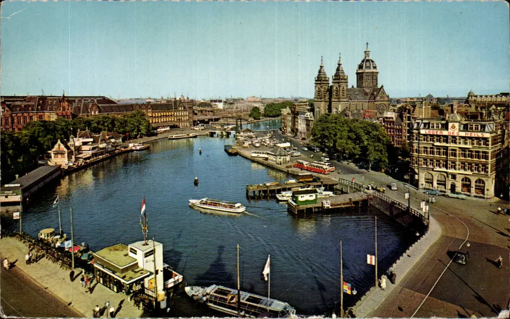 Amsterdam — Prins Hendrikkade und Kirche Saint-Nicolas — Leger des Heils - Vorderseite