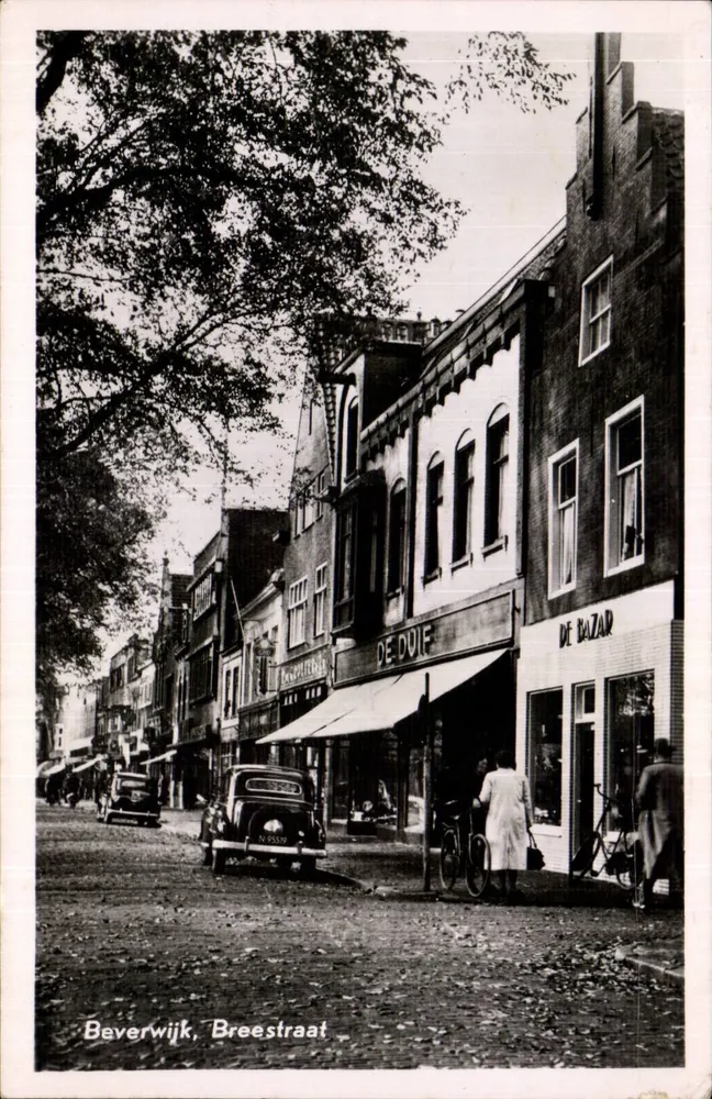 Beverwijk, Breeestraat — Ansicht einer Straße mit Geschäften 'DE DUIF' und 'DE BAZAR' — Verlag Nr. 14 - Vorderseite