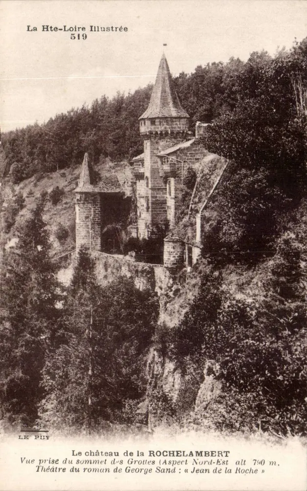 O castelo de La Rochelambert — Vista tirada do topo das Grutas (Aspecto Nordeste, alt. 740 m) — Editor: La Hte-Loire Illustrée, n° 519 - Frente