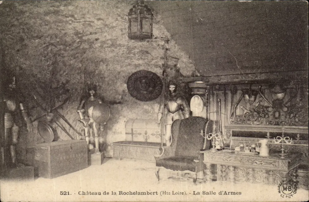 Castelo de La Rochelambert (Altos da Loire) — A Sala de Armas — editor Marcelin de Puy (nº 521) - Frente