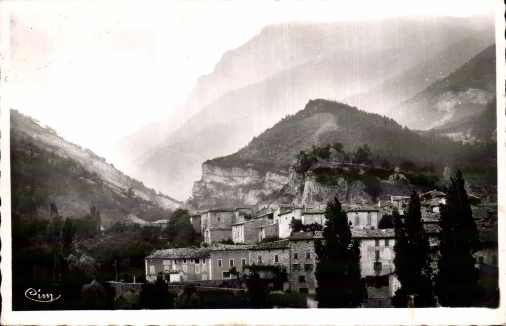 Châtillon-en-Diois — Ansicht des Dorfes und des Berges Glandaz — Verlag Cim - Vorderseite