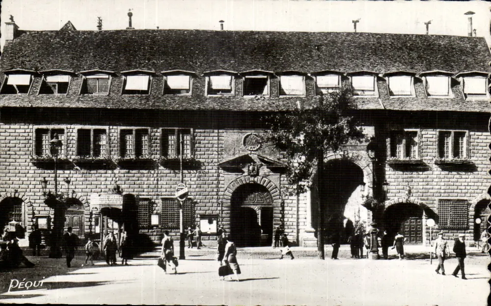 Besançon-Les-Bains — O Hôtel de Ville — Bromure Péquignot, editor - Frente