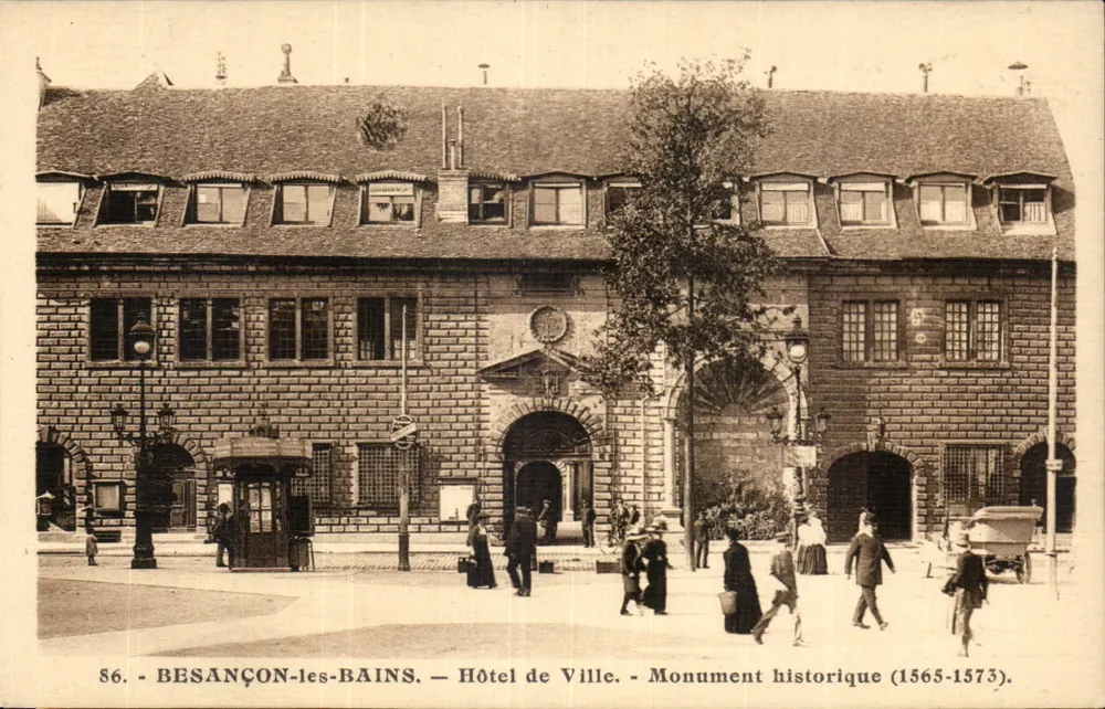 Besançon-les-Bains — Rathaus — Historisches Denkmal (1565–1573) - Vorderseite