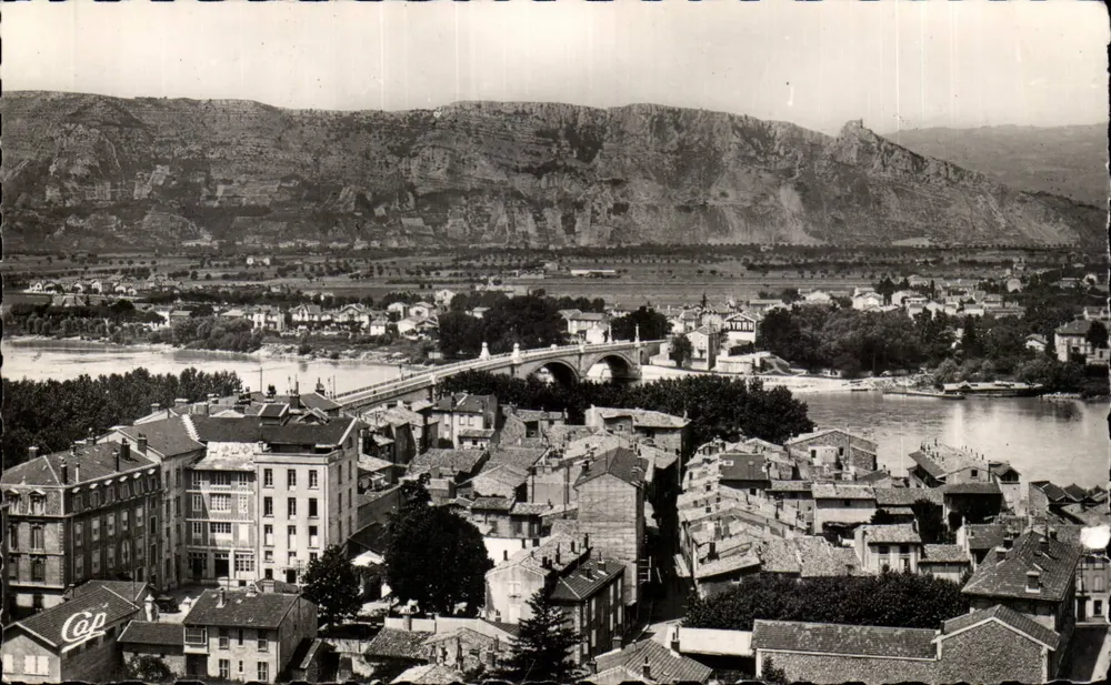 Vista geral sobre o Ródano — Valence — Réal-Photo dos Arts Photographiques - Frente