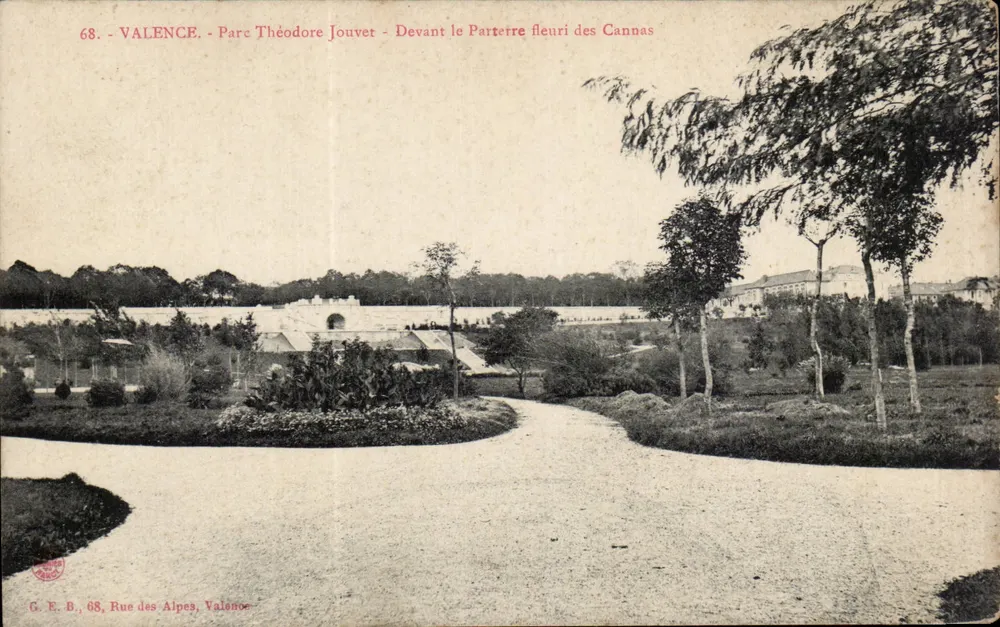 Valence - Park Théodore Jouvet - Vor dem blühenden Cannas-Rand - Vorderseite
