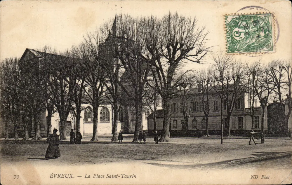 Évreux — A Praça de São Taurin — ND Phot, n°73 - Frente