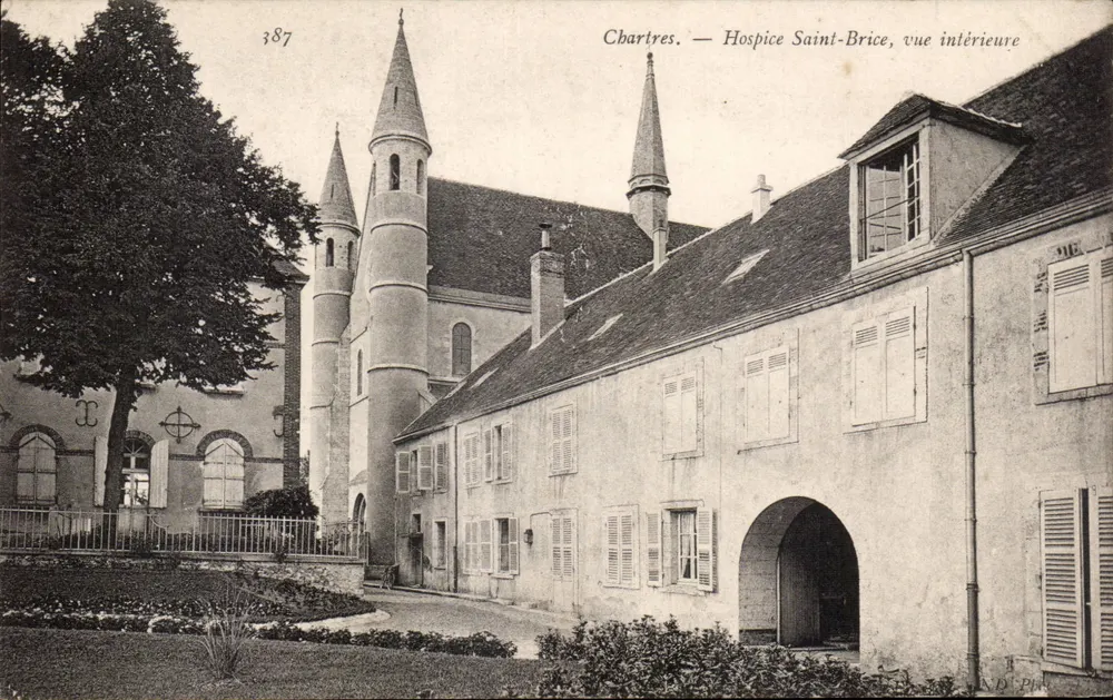 Chartres — Hospício Saint-Brice, vista interior — editor D. Pr - Frente