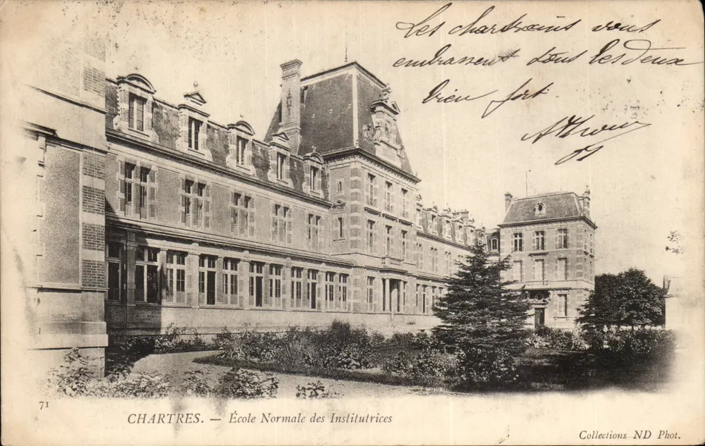 Chartres — Escola Normal das Institutoras — Coleções ND Fot. n°71 - Frente