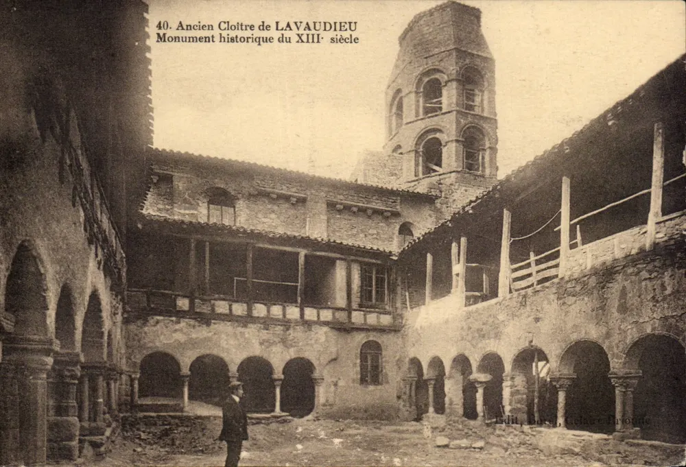 Antigo Claustro de Lavaudieu — Monumento histórico do século XIII — Edit. Borsel, Delaure-Payroude - Frente