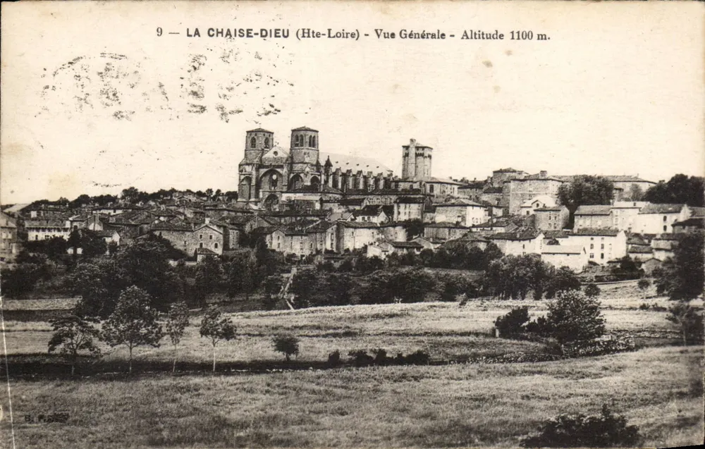La Chaise-Dieu (Hte-Loire) — Vista Geral — Altitude 1100 m. - Frente