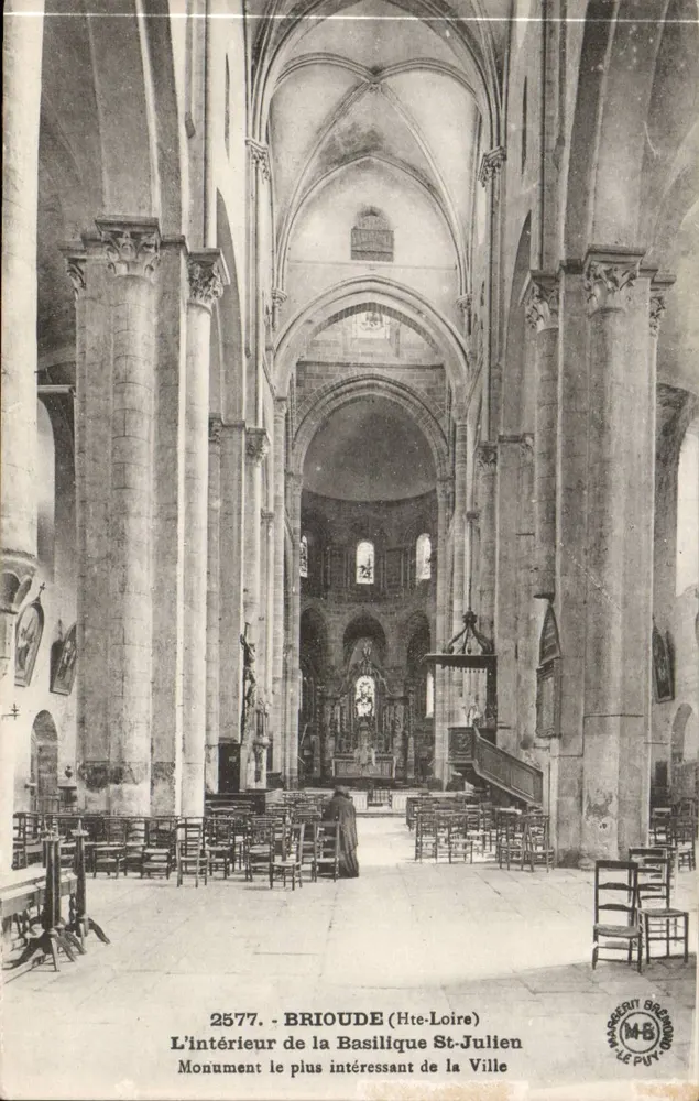 Brioude (Hte-Loire) — Interior da Basílica de São Julião — Masqueri Grégoire - Frente
