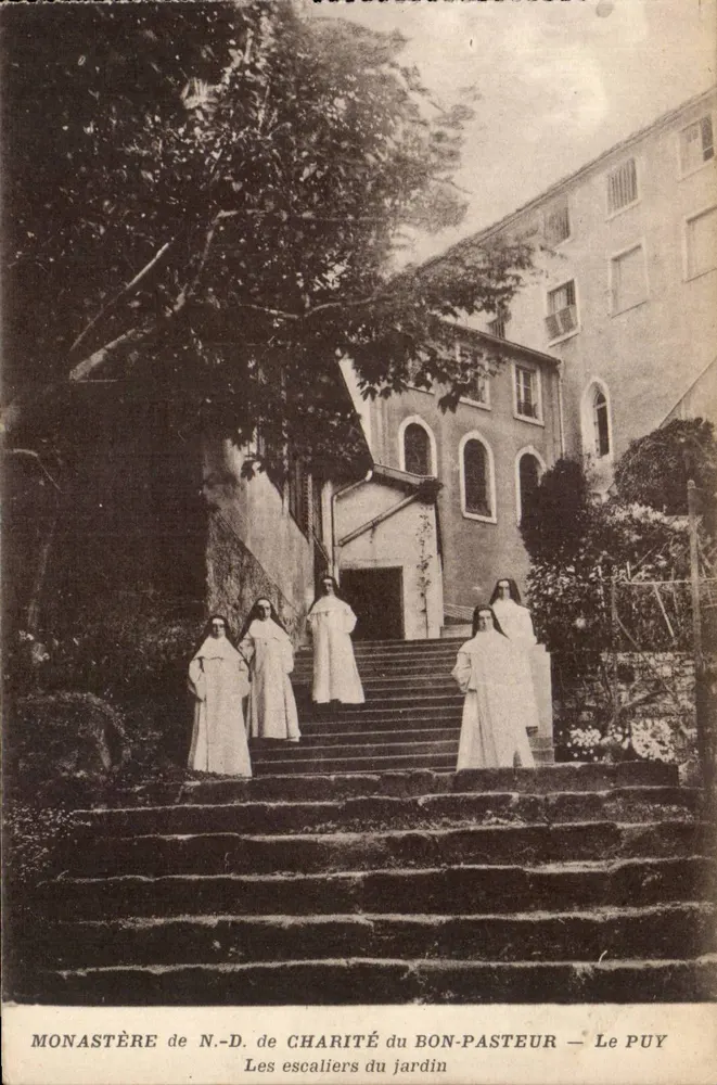 Kloster Notre-Dame de Charité du Bon-Pasteur — Die Treppen des Gartens — Le Puy - Vorderseite