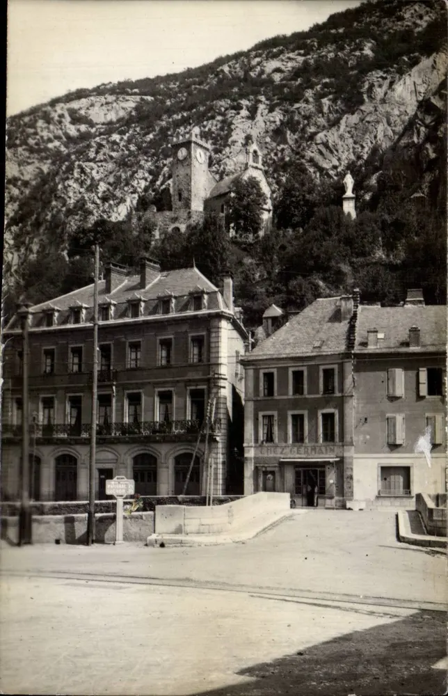 Saint-Béat — O Ponte e o Castelo — Editor: Elis. Henri Basuyau, Toulouse - Frente