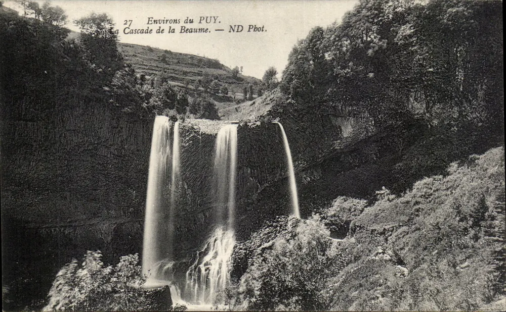 A Cachoeira da Beaume — Arredores do PUY — ND Phot. - Frente