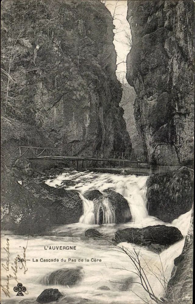 A Auvergne — A Cascata do Pas de la Cère — editor L'Auvergne, n° 28 - Frente