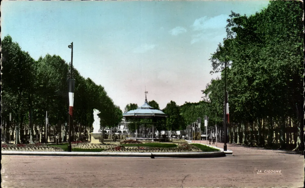 A Esplanada do Gravier e o Kiosque em Agen — Edições Véritable - Frente